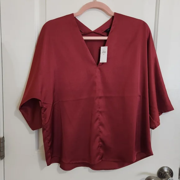 NWT Banana Repulic Factory Dolman V-Neck Satin Top Ruby Rose XS - Picture 4 of 9